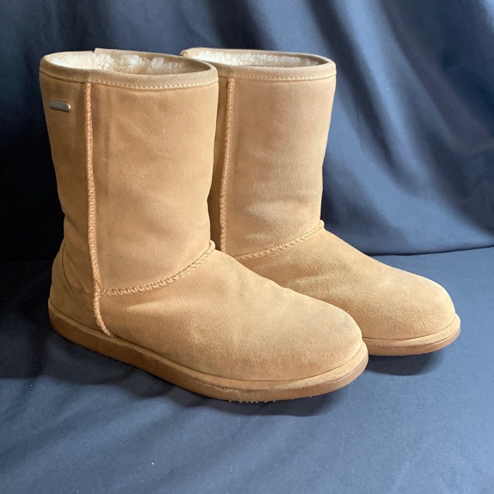 Emu Suede Light Tan Sheepskin Lined Boots preowned women’s size 8